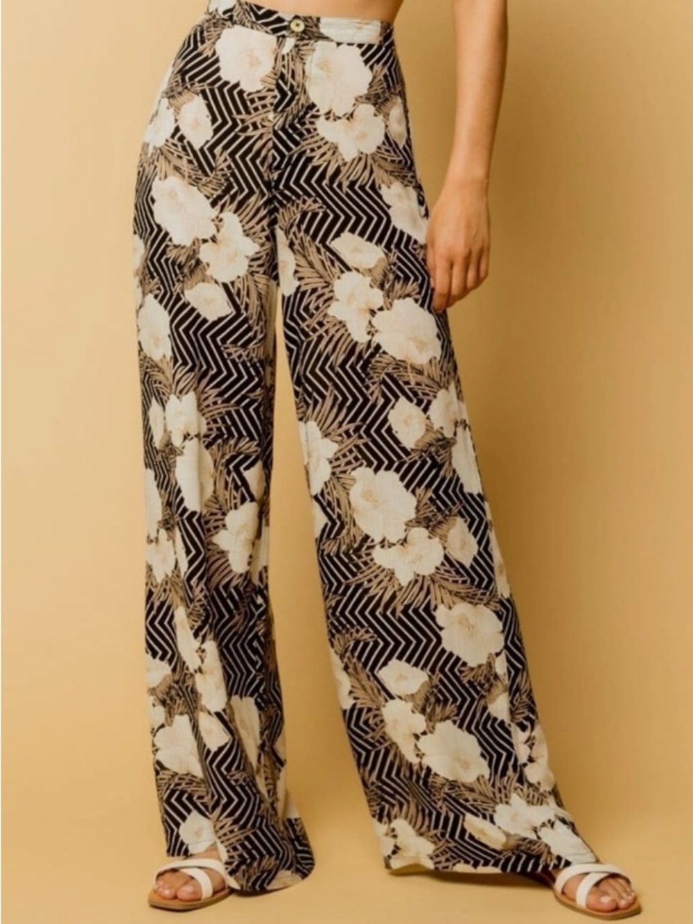 Amuse Society Black & Cream Floral Chevron Wide-Leg Pants